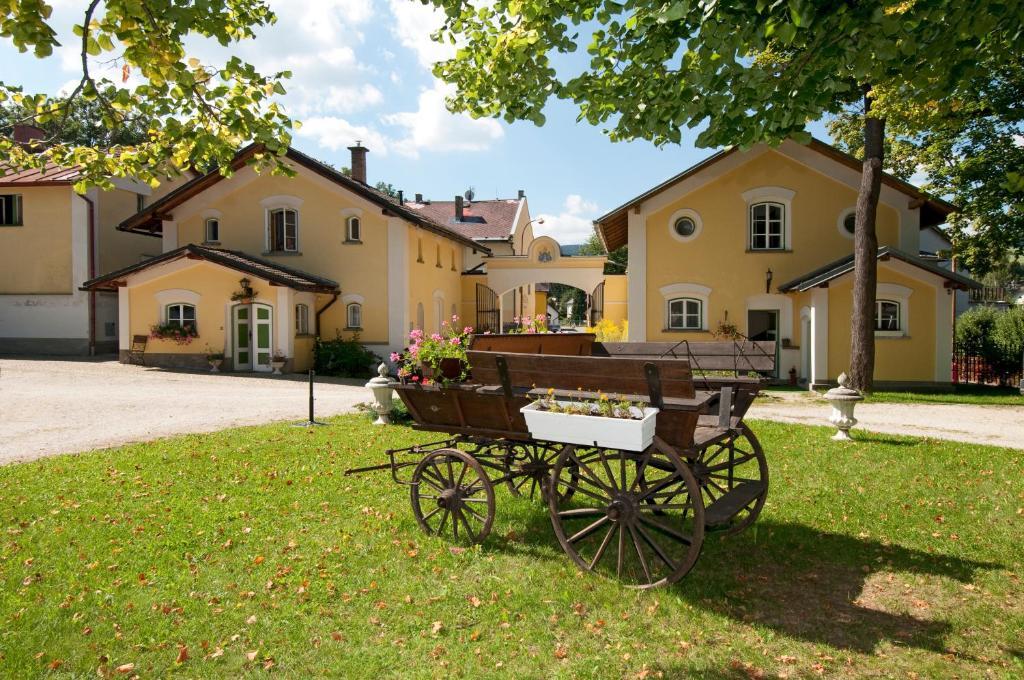 Schlosshotel Zamek Zdikov Luaran gambar