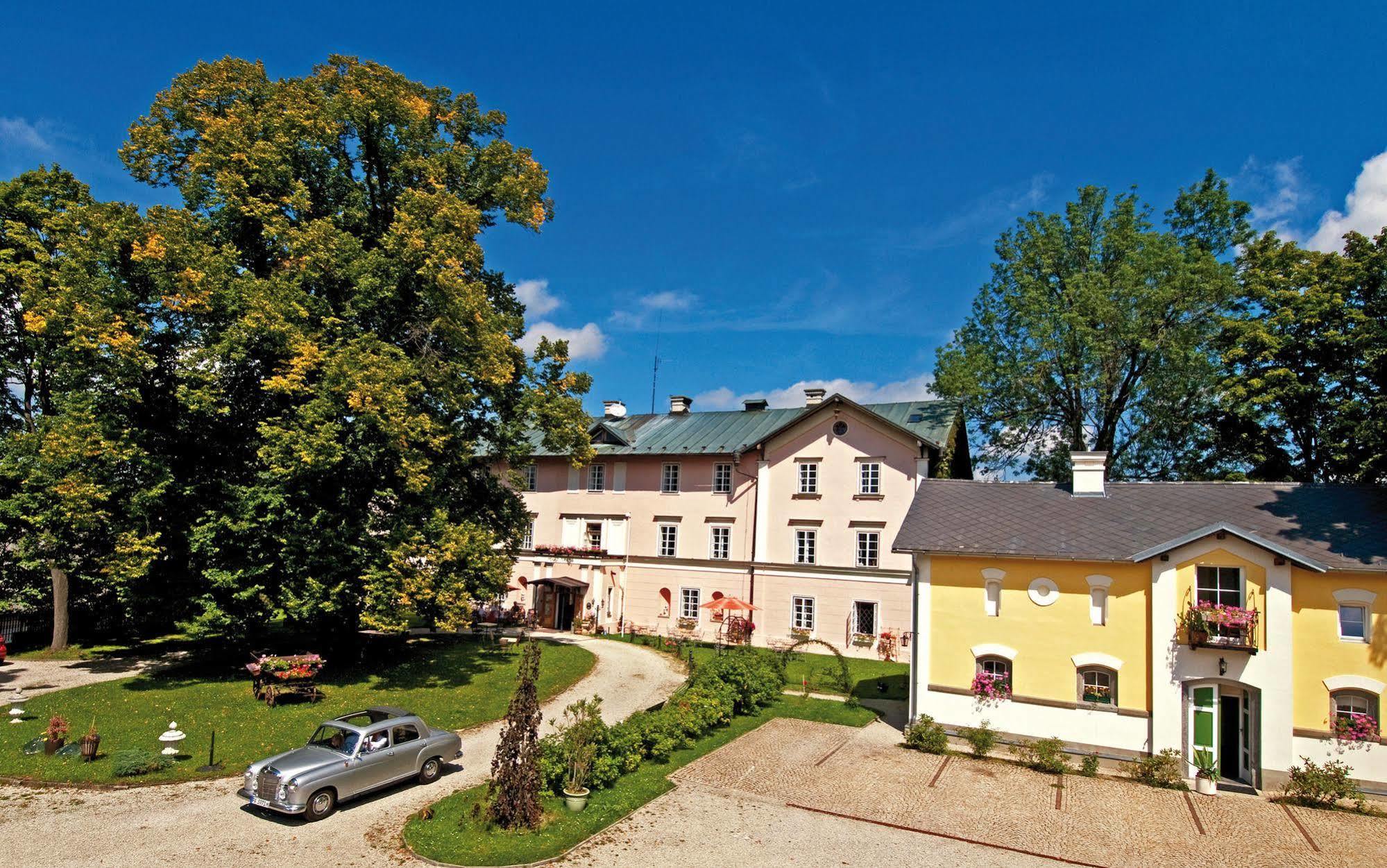 Schlosshotel Zamek Zdikov Luaran gambar